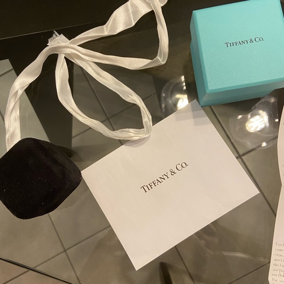 Tiffany engagement ring size 4 - Picture 2 of 9